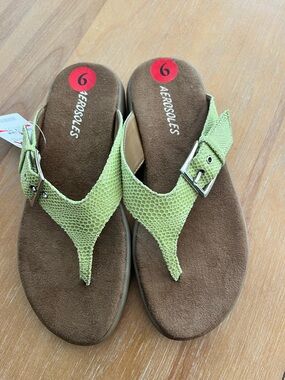 Aerosoles Whipple Effect Green Leather women’s sandals thongs 6M NWT